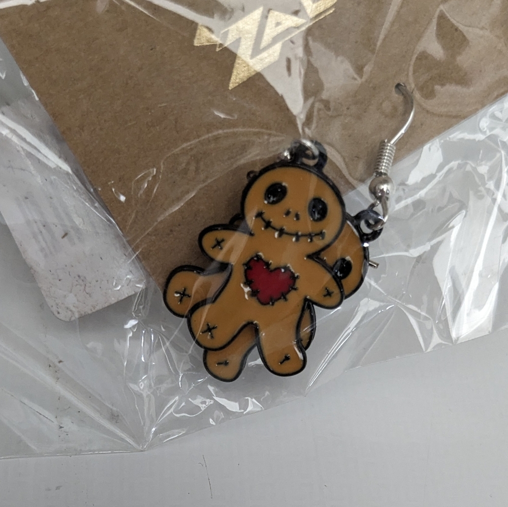 Voodoo earrings. Super cute!